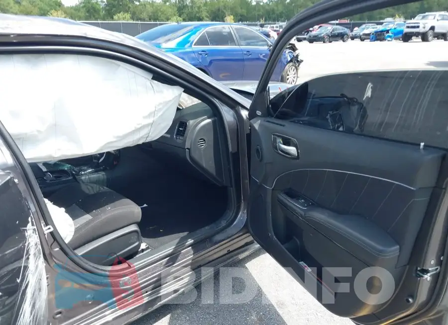 2C3CDXCT3PH612882 Photo# 5
