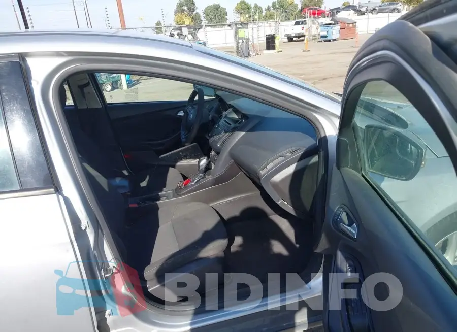 1FADP3F21GL268996 Photo# 5