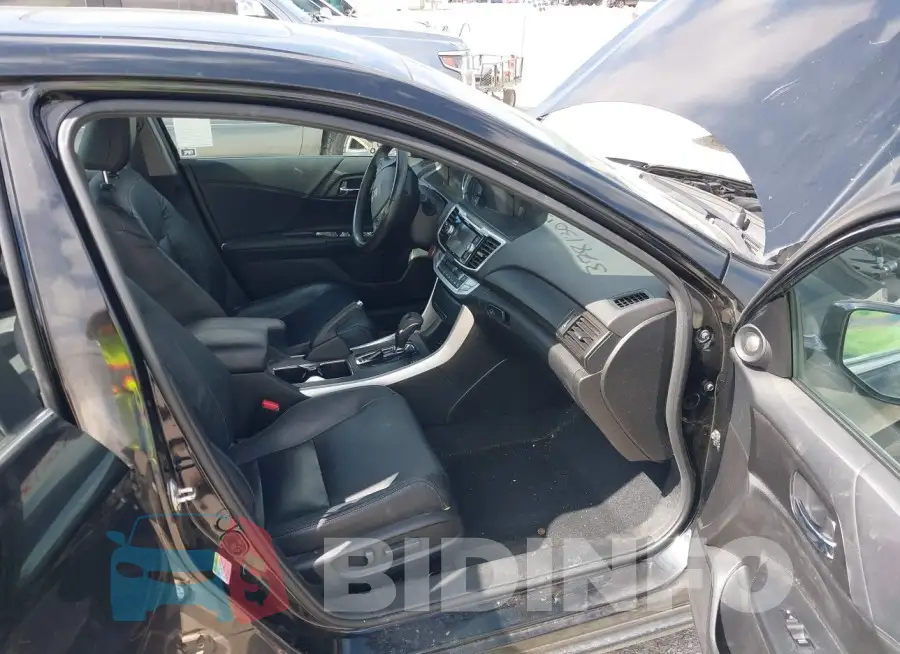 1HGCR2F83FA144092 Photo# 5