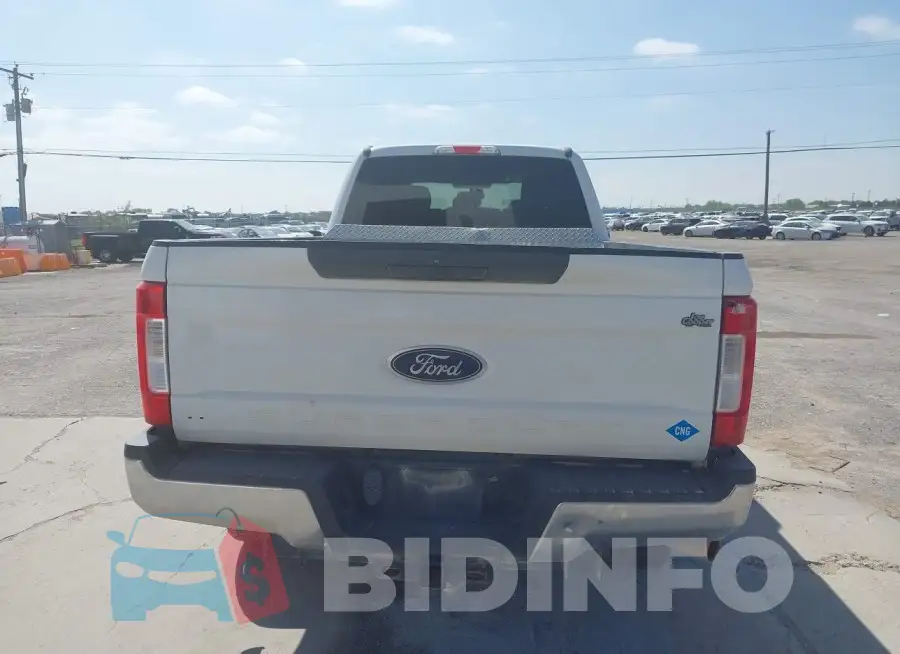 1FT7W2B60JEB23747 Photo# 16