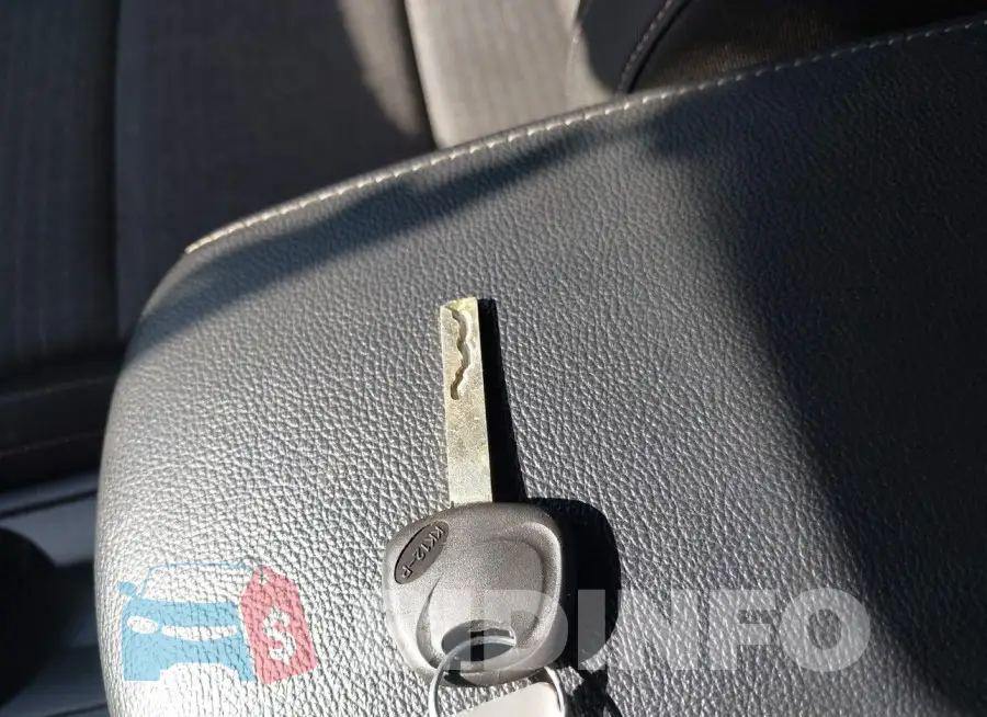 KNDJ23AU6L7040287 Photo# 11