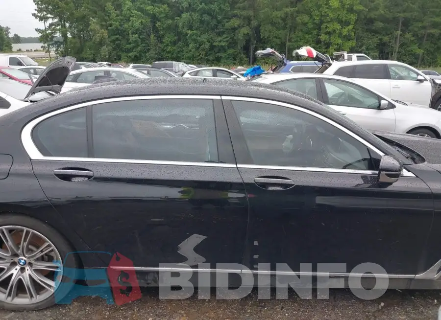 WBA7E2C59JG741773 Photo# 13