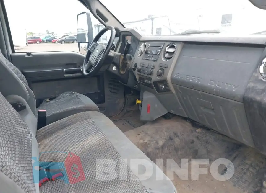 1FDWF6DC6HPB08588 Photo# 6