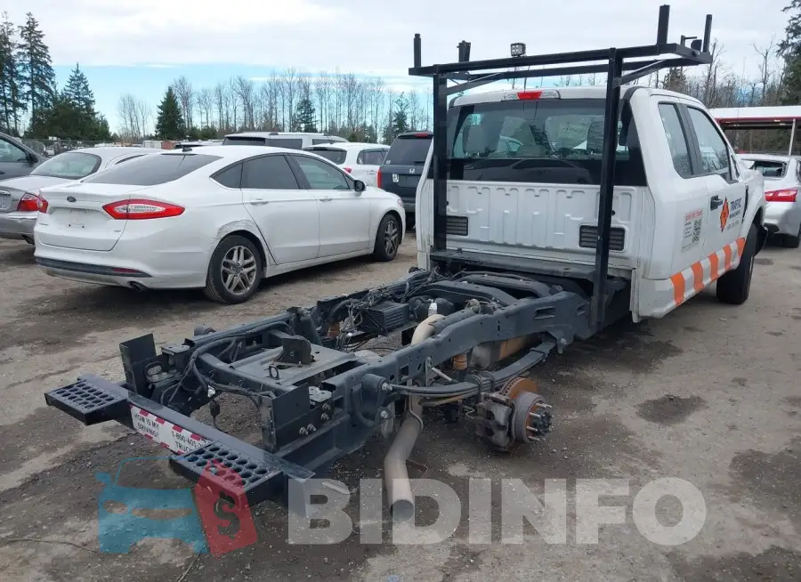 1FT7X2A69KEE37588 Photo# 4