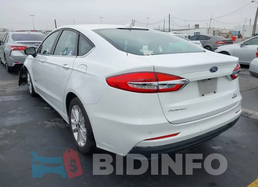3FA6P0LU5KR104092 Photo# 3