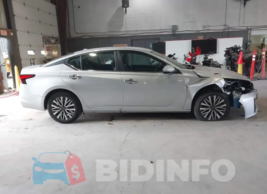 1N4BL4DV5PN422829 Photo# 14