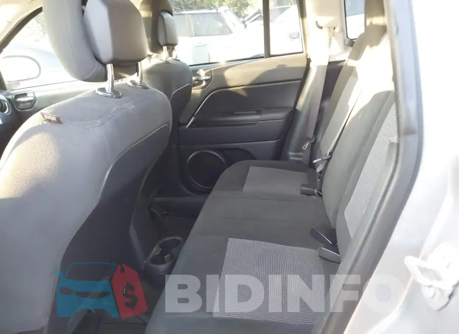 1C4NJCBA2HD123782 Photo# 8