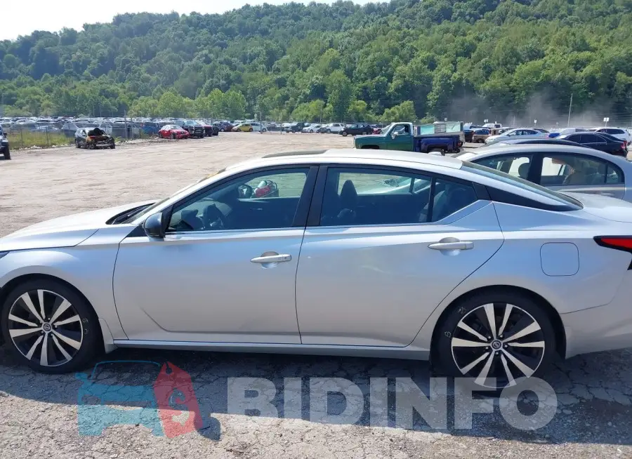 1N4BL4CV3KC177616 Photo# 14