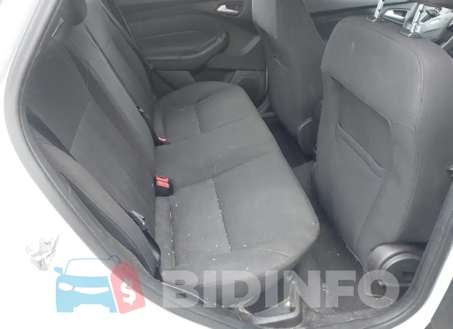 1FADP3F27GL308532 Photo# 8