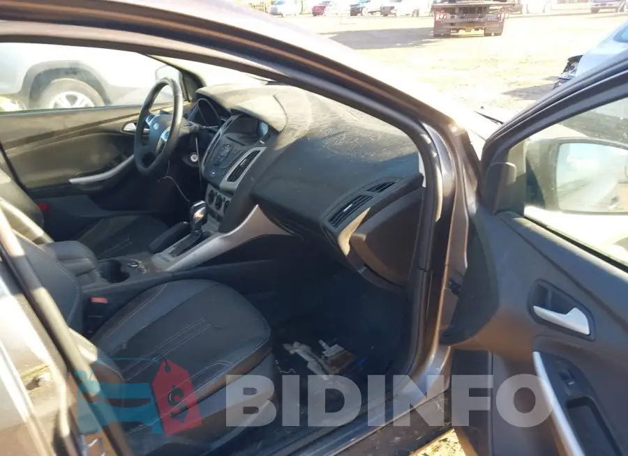 1FADP3F22EL182805 Photo# 5
