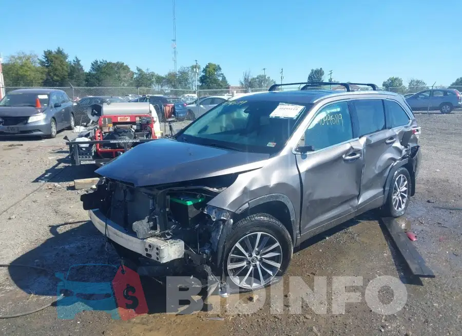 5TDJZRFH8JS832714 Photo# 2