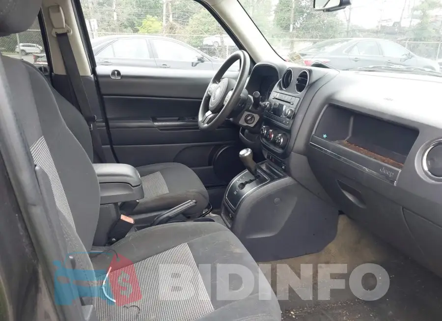 1C4NJPBA0GD811950 Photo# 5