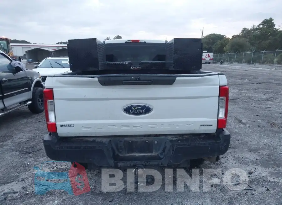 1FT7X2B60JEB22465 Photo# 16