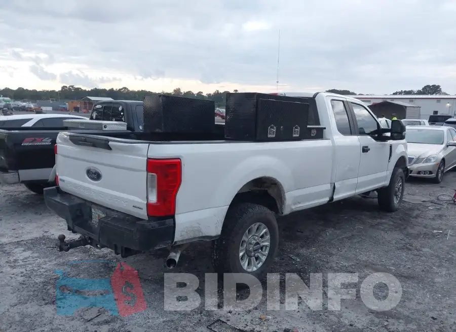 1FT7X2B60JEB22465 Photo# 4