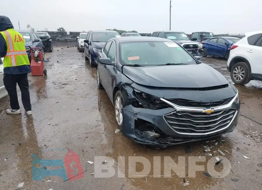 1G1ZD5ST8LF082070 Photo# 1