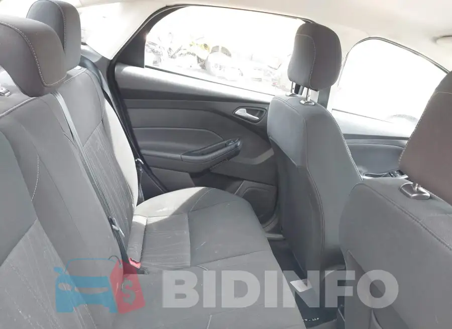 1FADP3F2XJL254828 Photo# 8