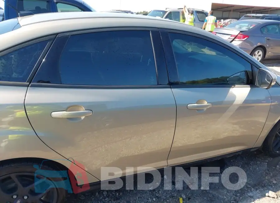 1FADP3F2XGL402677 Photo# 14