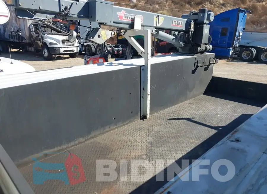 1FDRF3G68JEC68375 Photo# 6