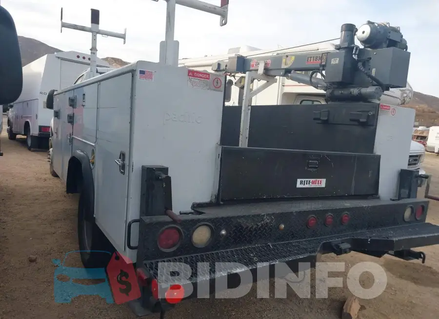 1FDRF3G68JEC68375 Photo# 3