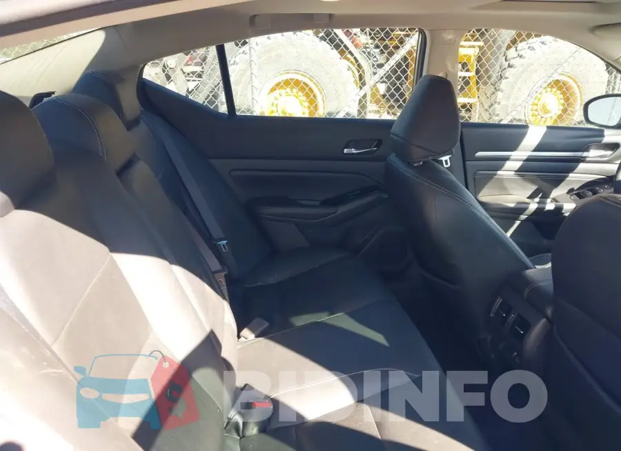 1N4BL4EV3LC128463 Photo# 8
