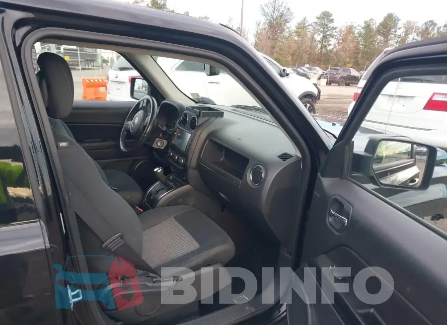 1C4NJRFBXFD244921 Photo# 5