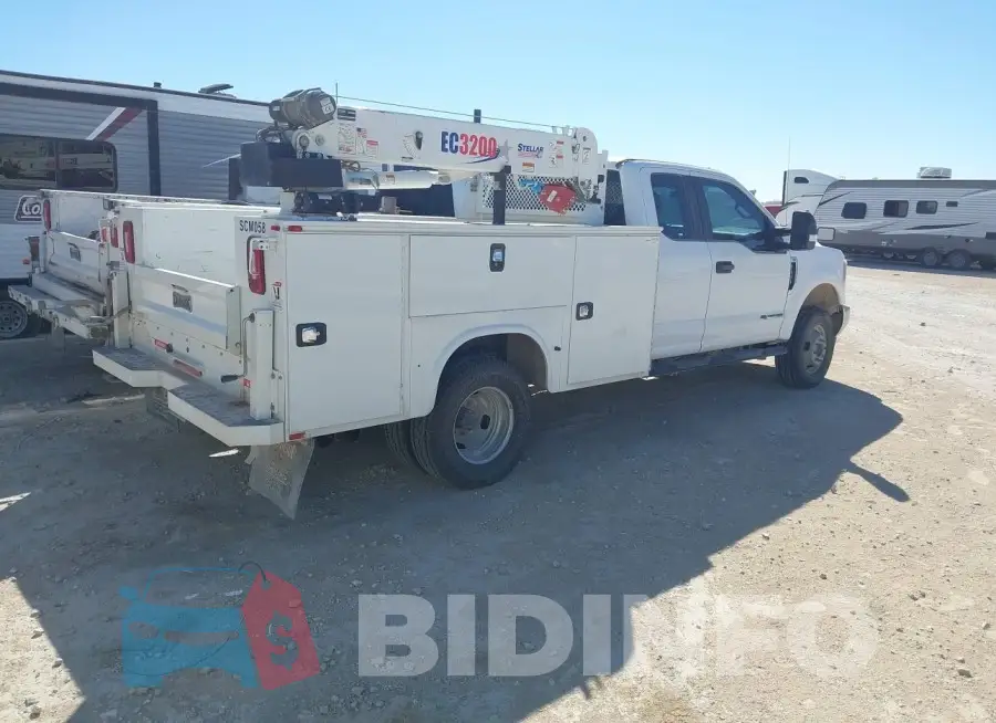 1FD8X3HT3JEC63050 Photo# 4