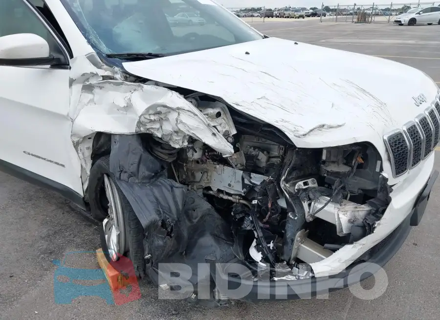 1C4PJLCB9KD176695 Photo# 6
