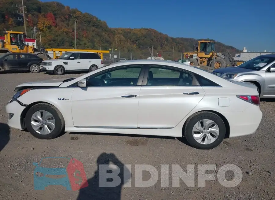 KMHEC4A46EA117665 Photo# 14