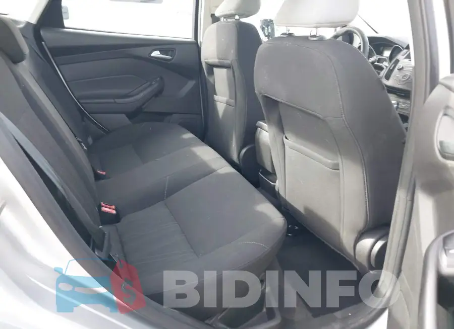 1FADP3F25GL268807 Photo# 8