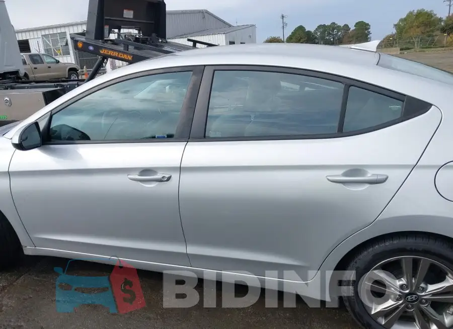 5NPD84LFXHH156532 Photo# 15