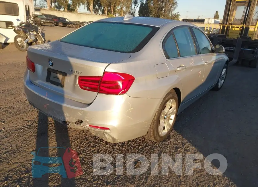 WBA8B9G54JNU99082 Photo# 4