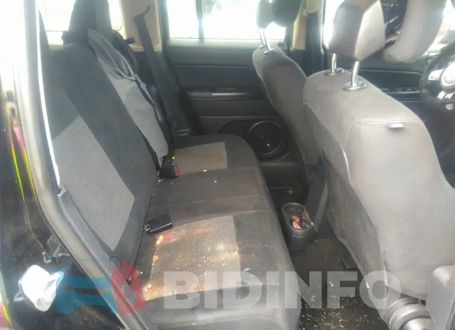 1C4NJPBB9ED793812 Photo# 8