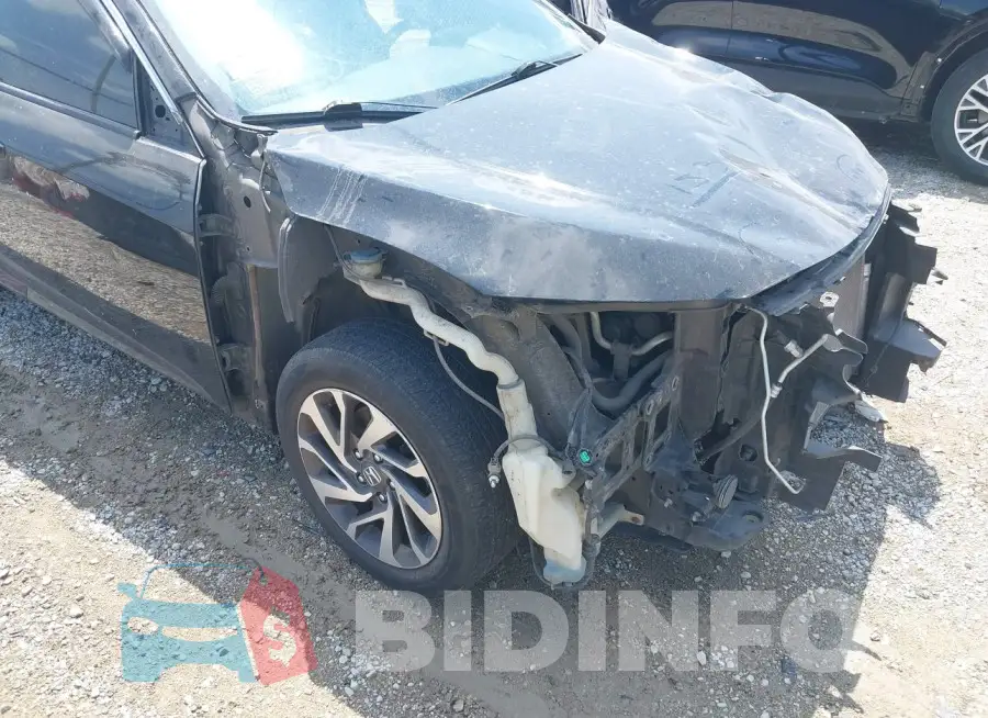 19XFC2F73HE048015 Photo# 6