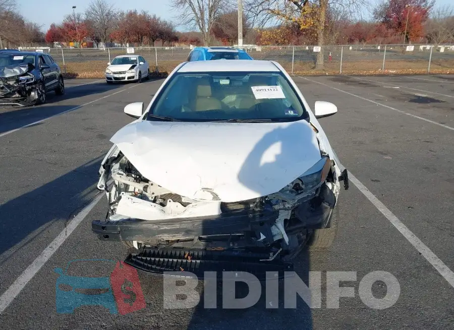 2T1BURHE5FC458343 Photo# 12