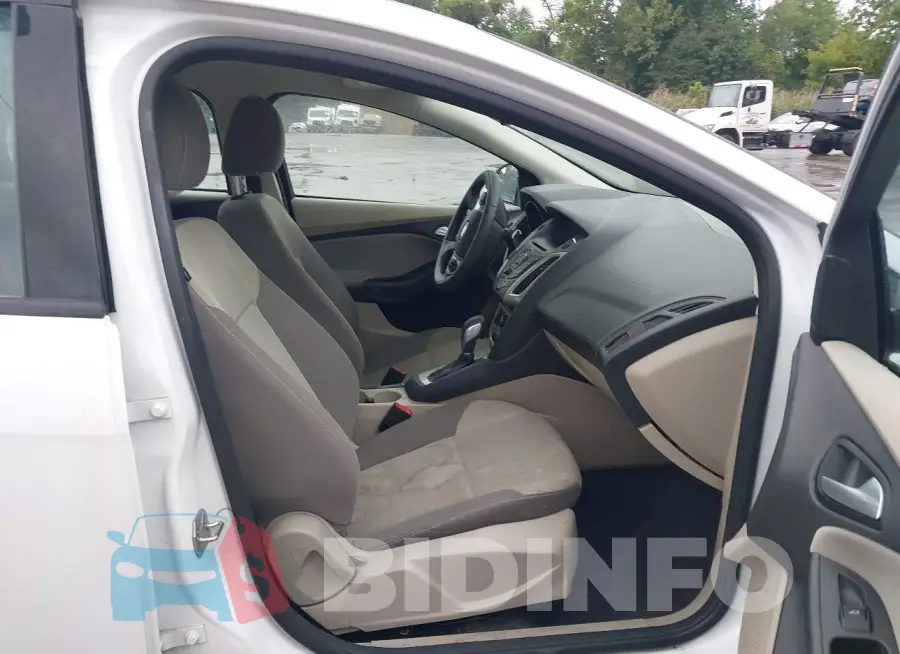 1FADP3F20EL427021 Photo# 5