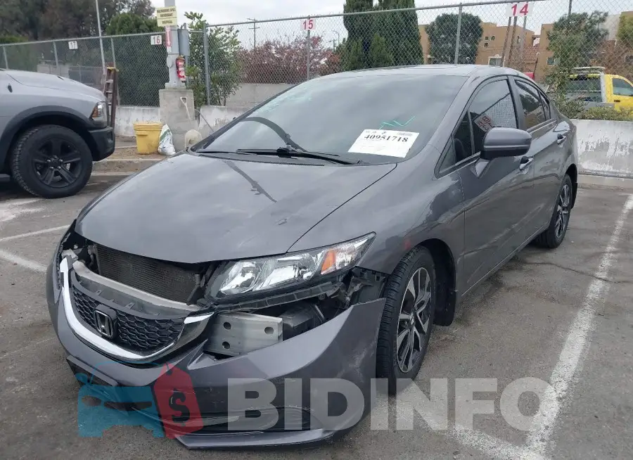 19XFB2F82FE208569 Photo# 2