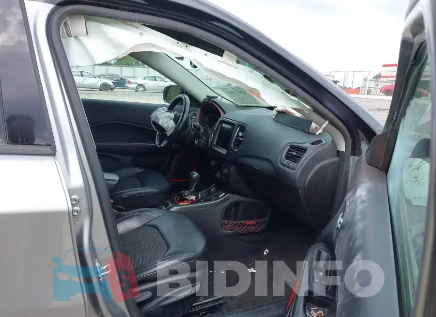 3C4NJDDB2LT127085 Photo# 5