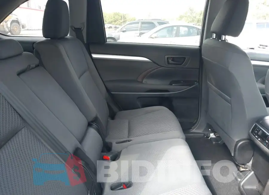 5TDBKRFH9GS323877 Photo# 8