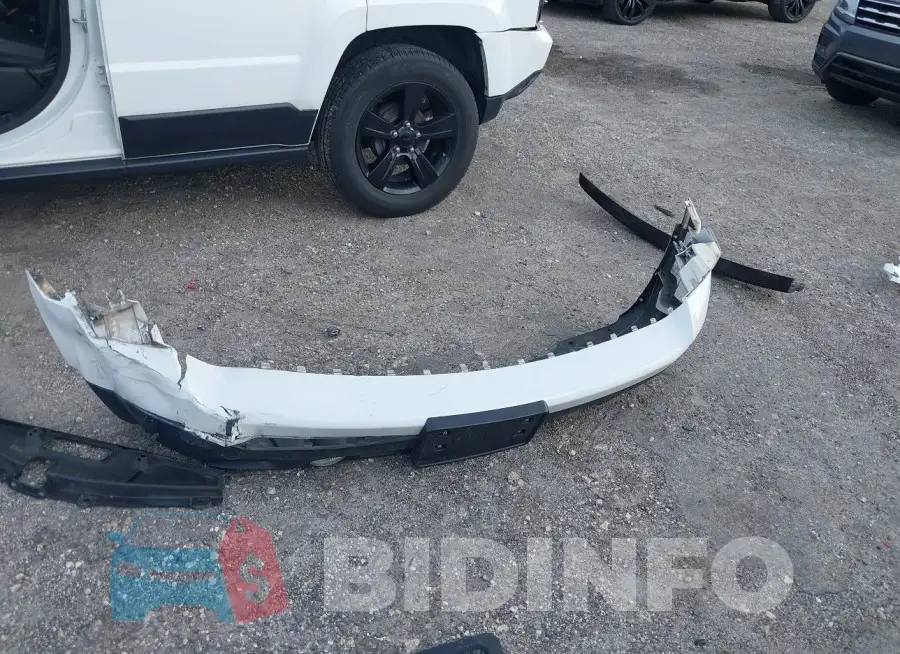 1C4NJPBAXFD397865 Photo# 12