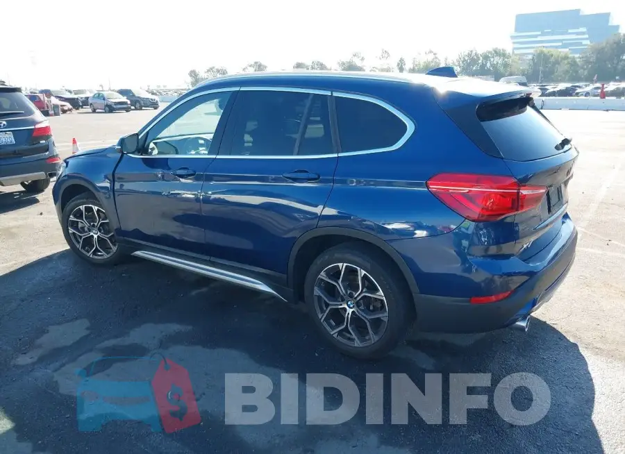 WBXJG7C04M5S27093 Photo# 3