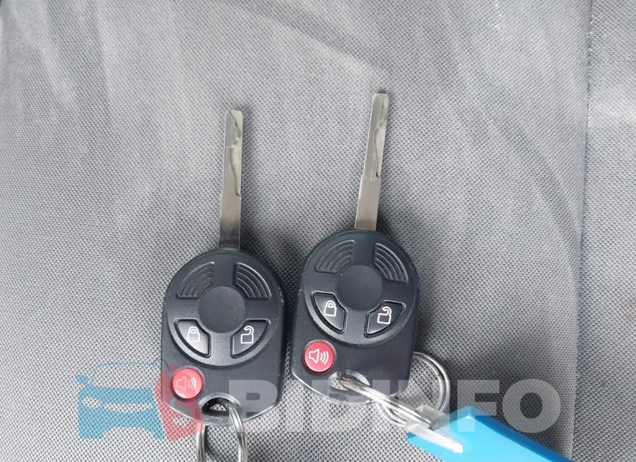 1FMCU9G95GUA77388 Photo# 11