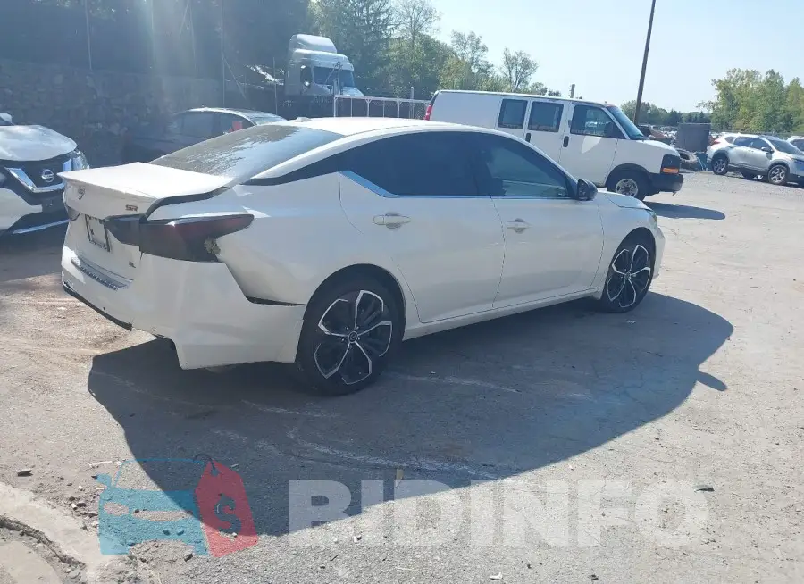 1N4BL4CW5PN397733 Photo# 4