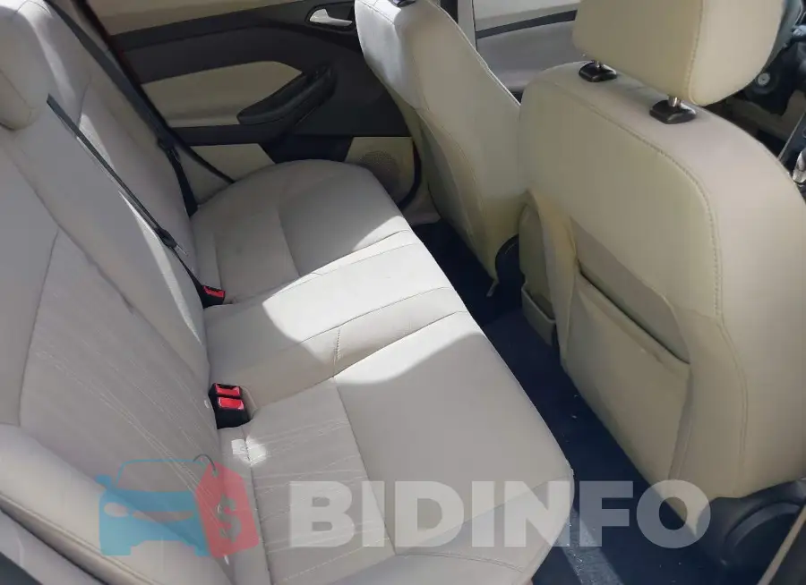 1FADP3FE4JL259565 Photo# 8