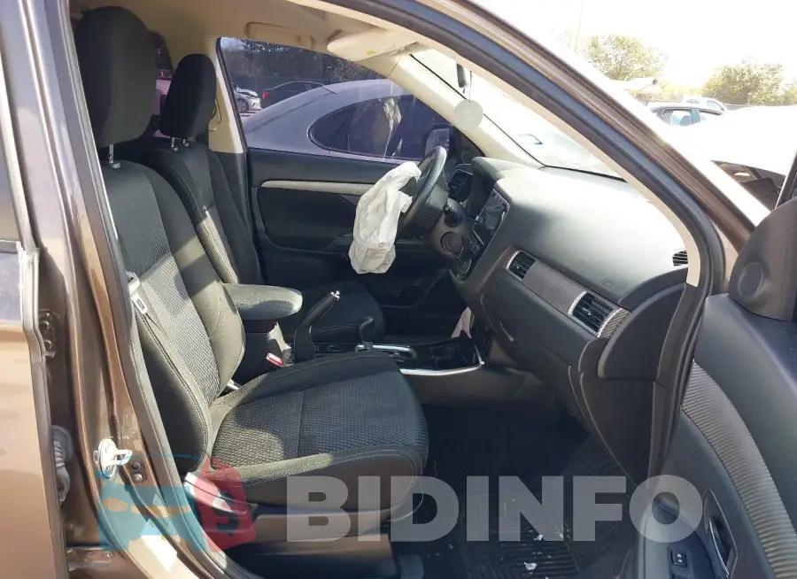 JA4AD3A39JZ009452 Photo# 5