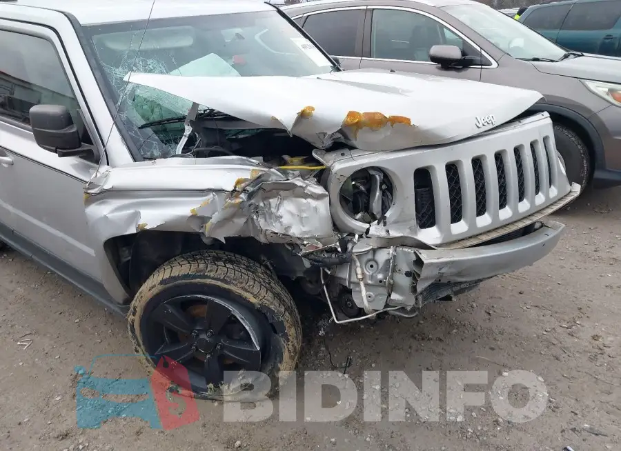 1C4NJPFB3ED560325 Photo# 6
