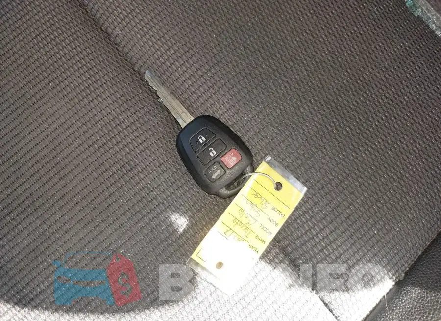2T1BURHEXHC840628 Photo# 11