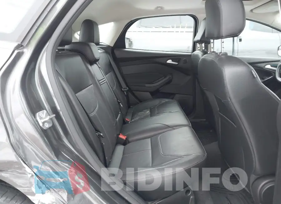 1FADP3N28FL298917 Photo# 8