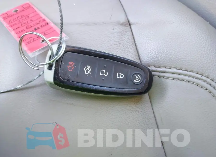 1FMCU9J96KUB42587 Photo# 11