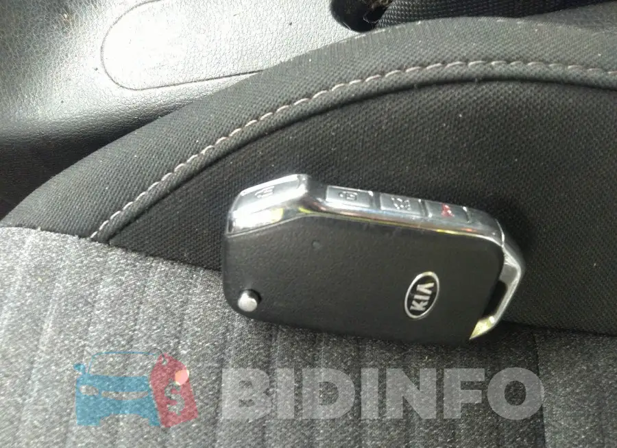 KNDJ63AUXL7004607 Photo# 11