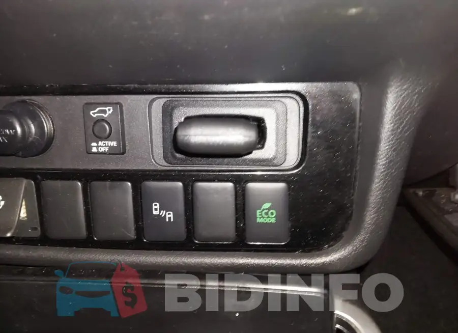 JA4AD3A34LZ016165 Photo# 11